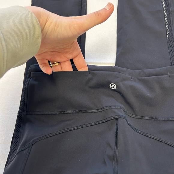 Lululemon Cropped Running Leggings - Size 6 - Picture 10 of 13